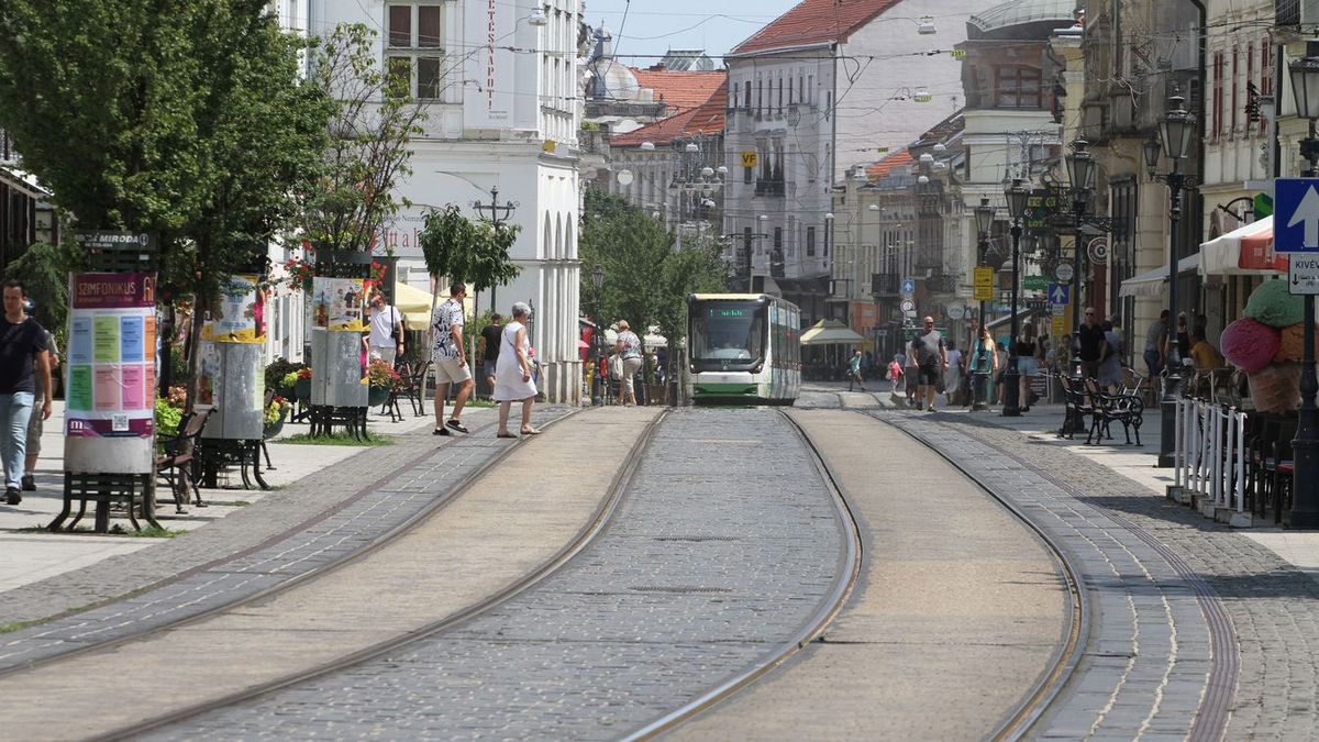 miskolc, miskolc húsz év múlva, fortepan, miskolc belvárosa, sétálóutca, bükk városa