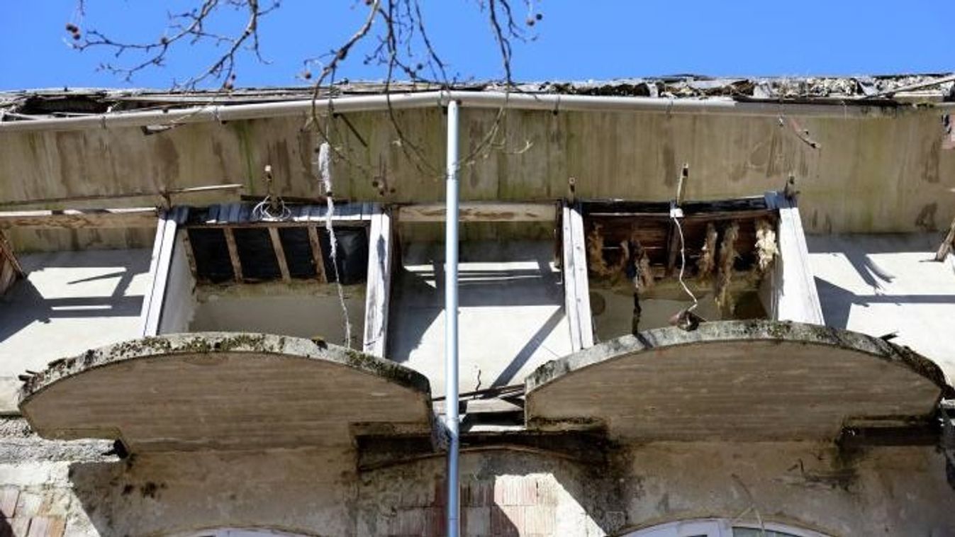 A város eladná, de van, aki inkább megtartaná a miskolctapolcai szellemszállodát - képek, videó