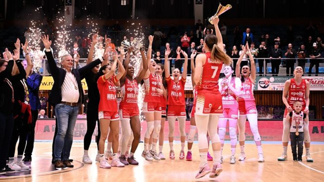 A diósgyőriektől volt hangos a pécsi csarnok (képek, videó)