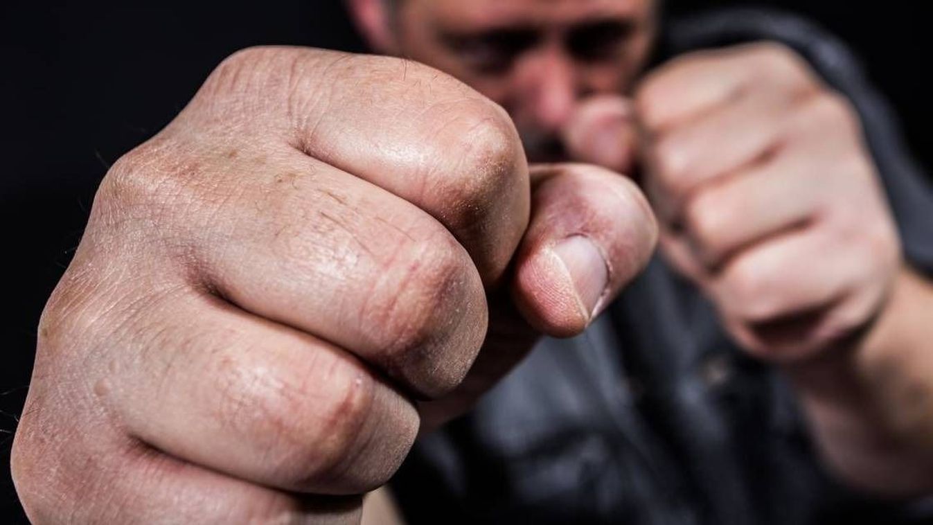 Pálinkavásárlás helyett állkapocscsont törés