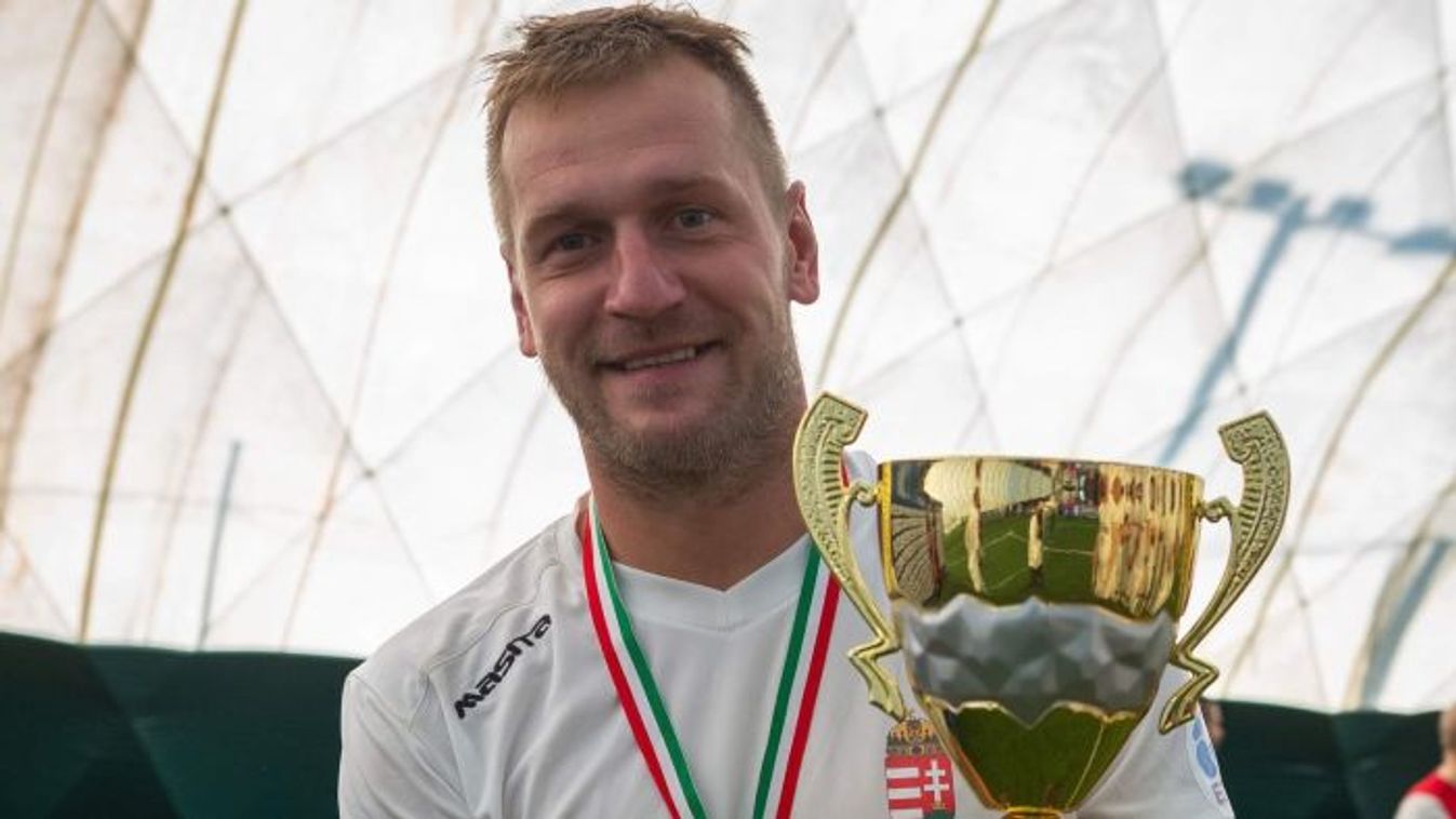 Angliában is rúgta a bőrt, de Fiola kiállításához is köze volt - szögre akasztja a cipőjét a borsodi legenda&nbsp;