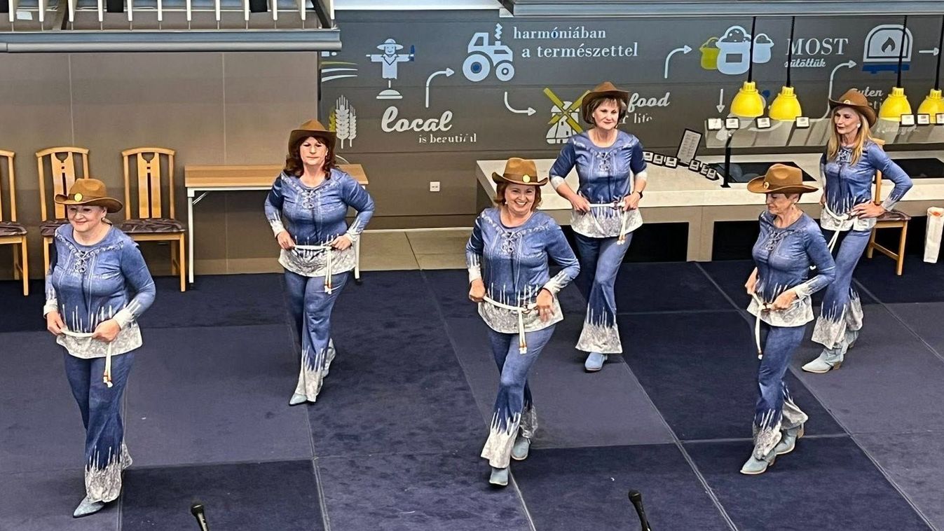 A miskolci nyugdíjasok cowboycsajként hódították meg a Balatont! - fotókkal