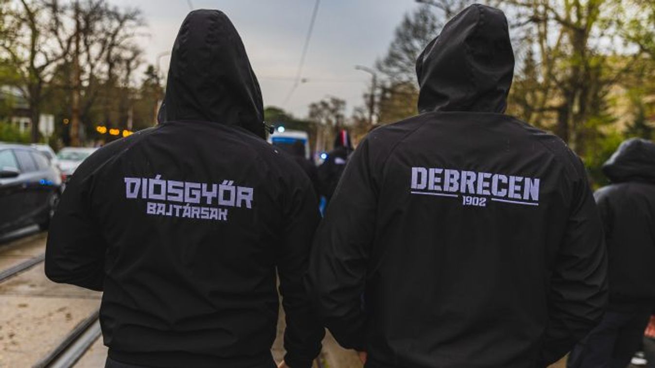 Közösen vonultak a DVTK és a DVSC ultrái a debreceni stadionhoz