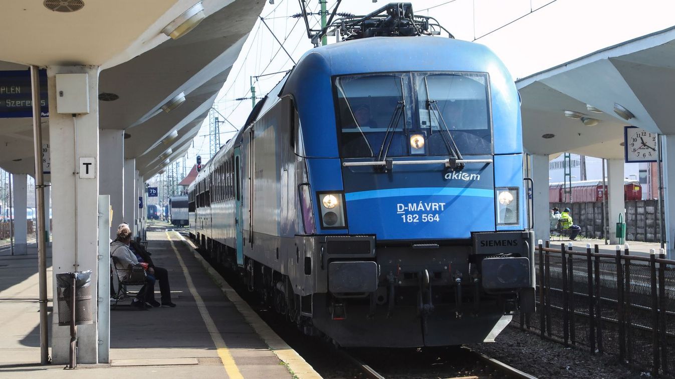 Támad a húsvét! Ma is csődöt mondott egy szakaszon a vonatközlekedés vármegyénkben
