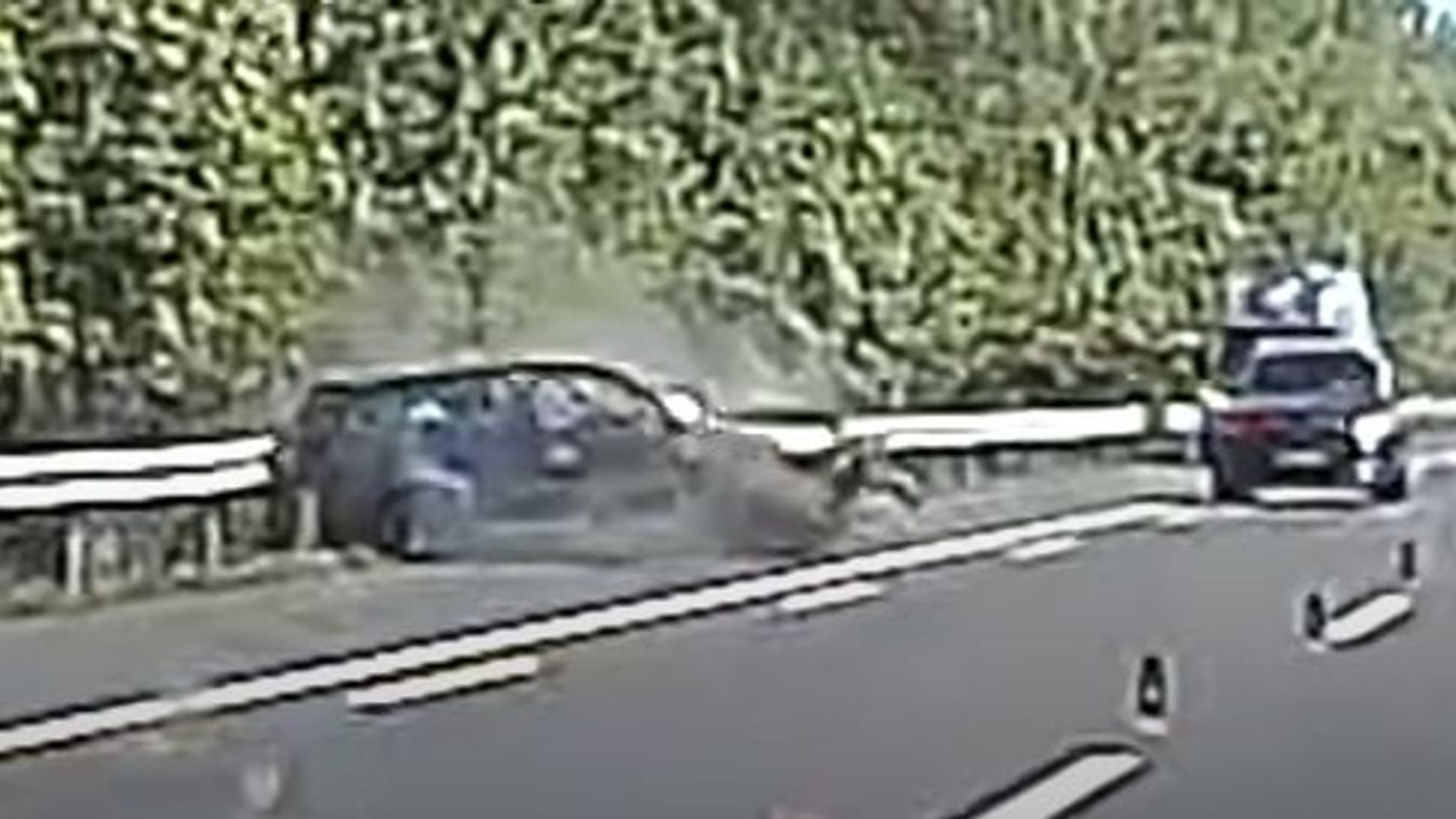 Kamera vette fel a balesetet Borsod határában, nagyon összetört a kisautó - videóval!