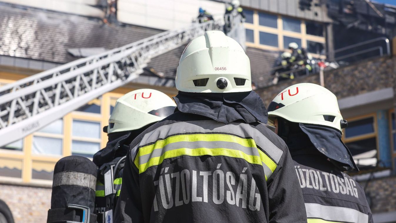 Bejelentés a tiszaújvárosi fürdőtől: megnyitják az egyik medencét, de nem mindenkinek
