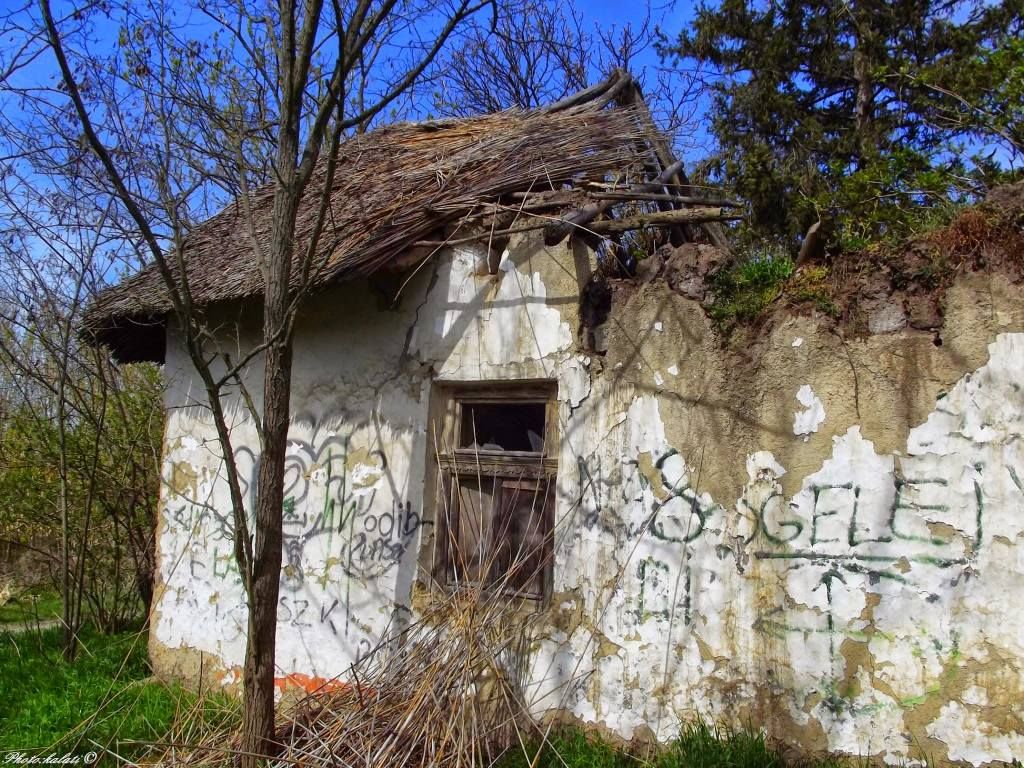 elnéptelenedett falu, nagyecsér, urbex