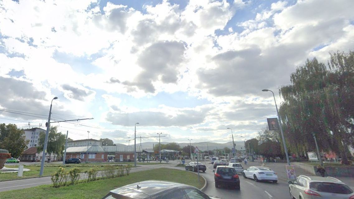 bántalmaz buszsofőrt, Újgyőri főtér