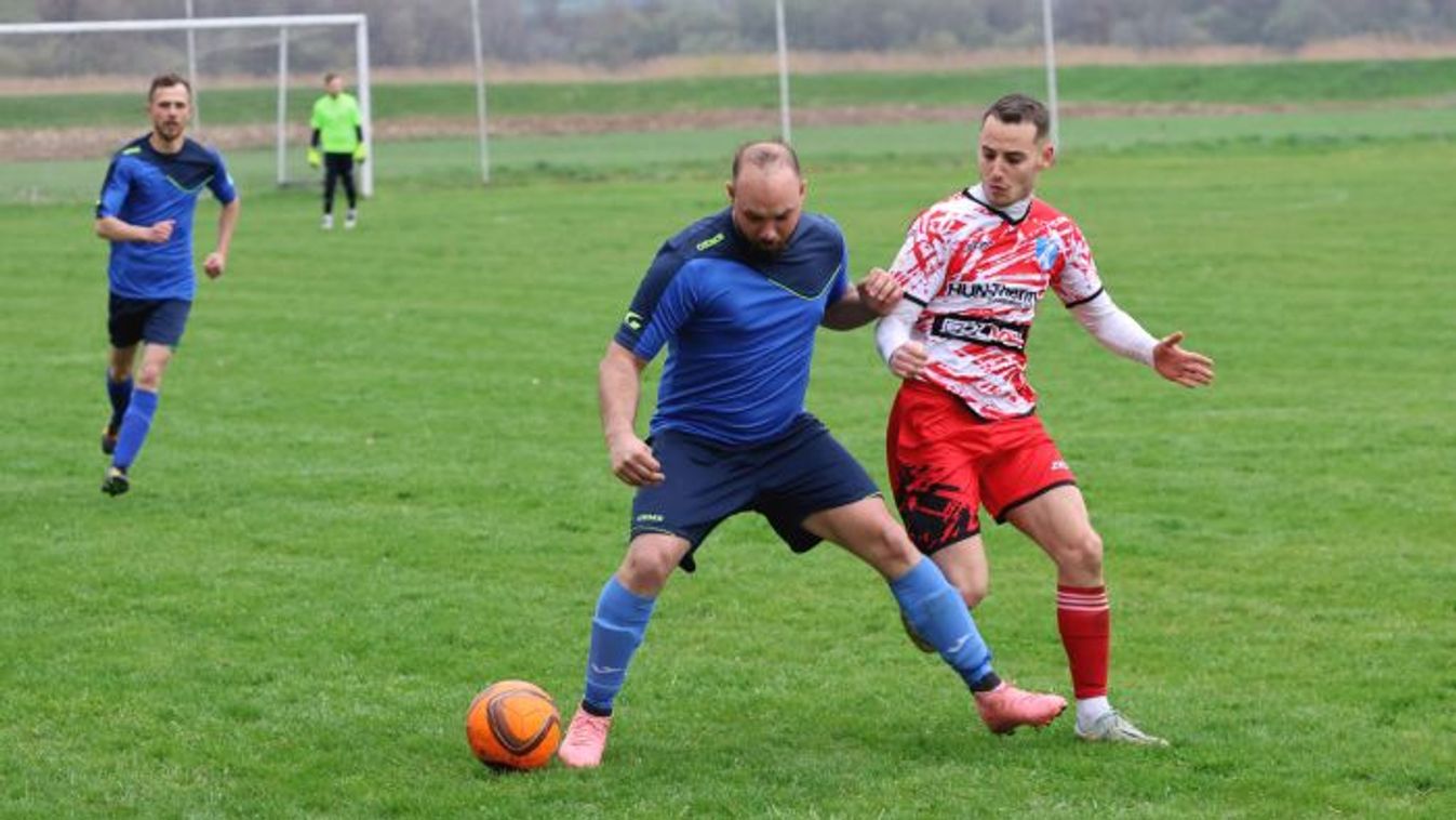 Beszaladtak a szurkolók, félbeszakadt a mérkőzés