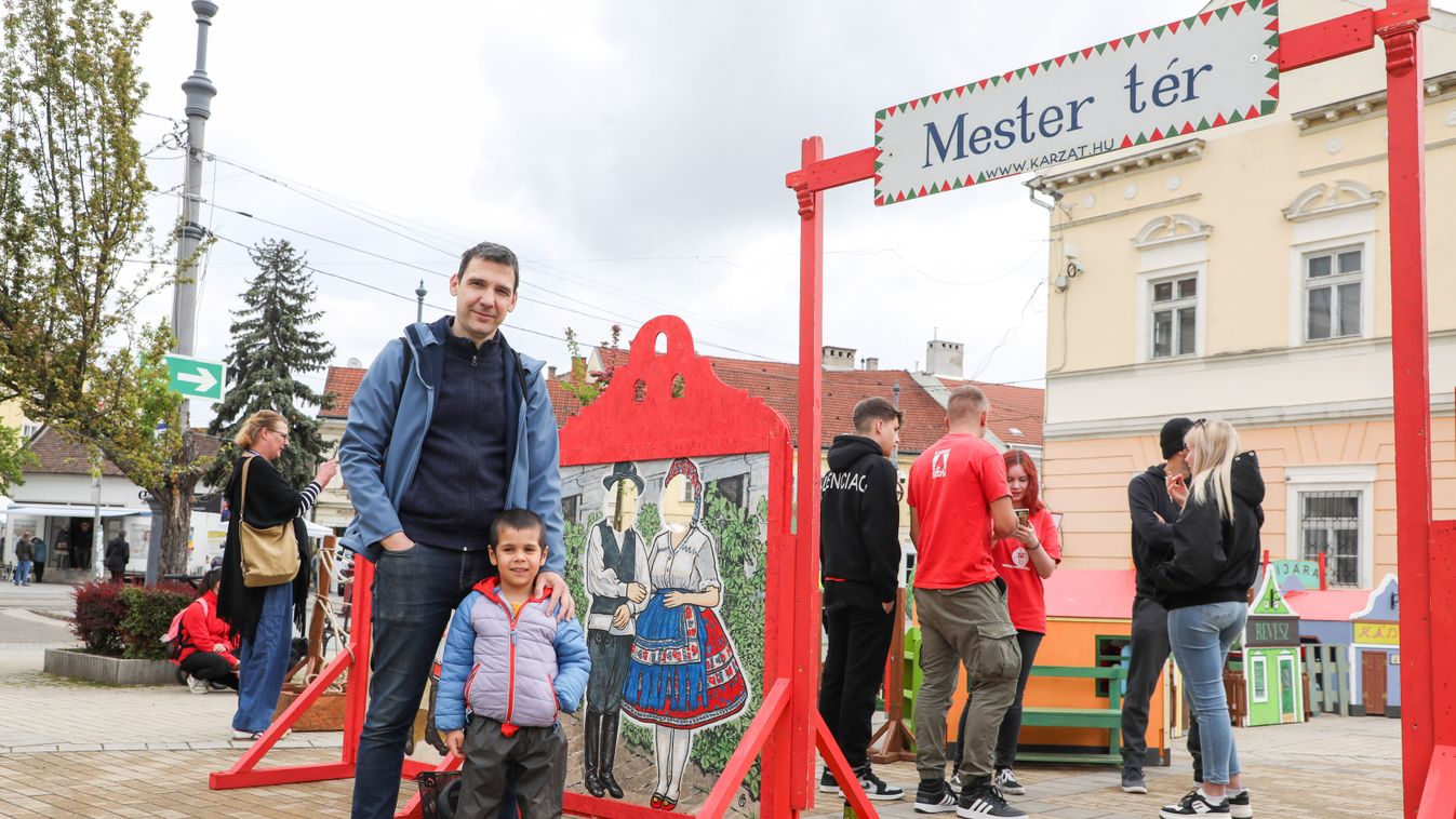Mini mesterek vették birtokba a Szent István teret - képek, videó