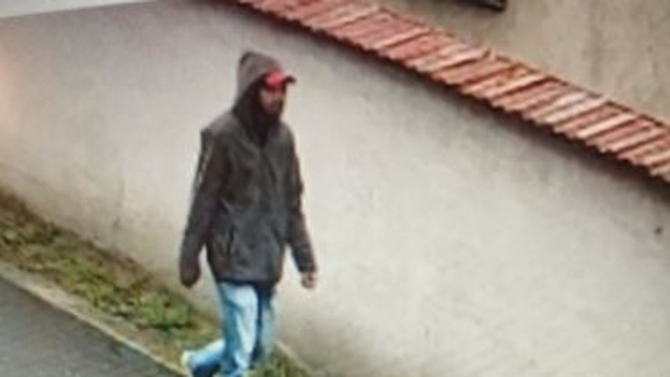 Ne már, tényleg ezt csinálta a piros sapkás jómadár Miskolcon? Nem csoda, hogy keresi a rendőrség
