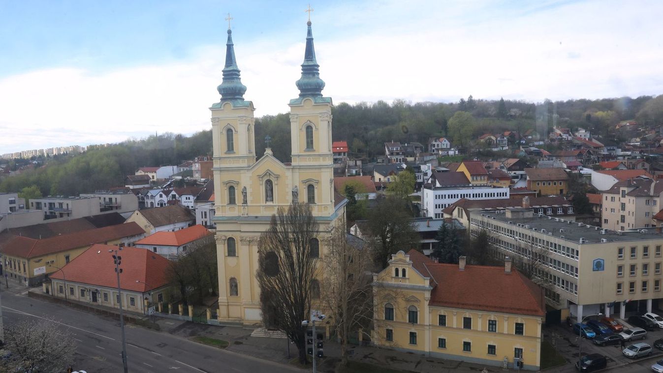 Tényleg nem kell senkinek 1,2 milliárdért? Nincs gazdája a Miskolc felé magasodó ikonikus épületnek - képek, videó