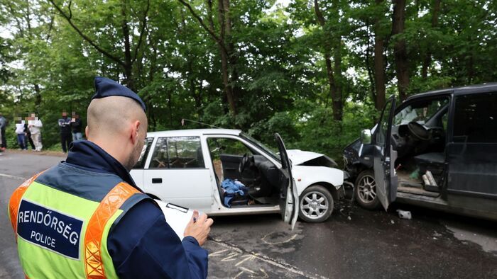 Frontálisan karambolozott két jármű Diósgyőr és Parasznya között