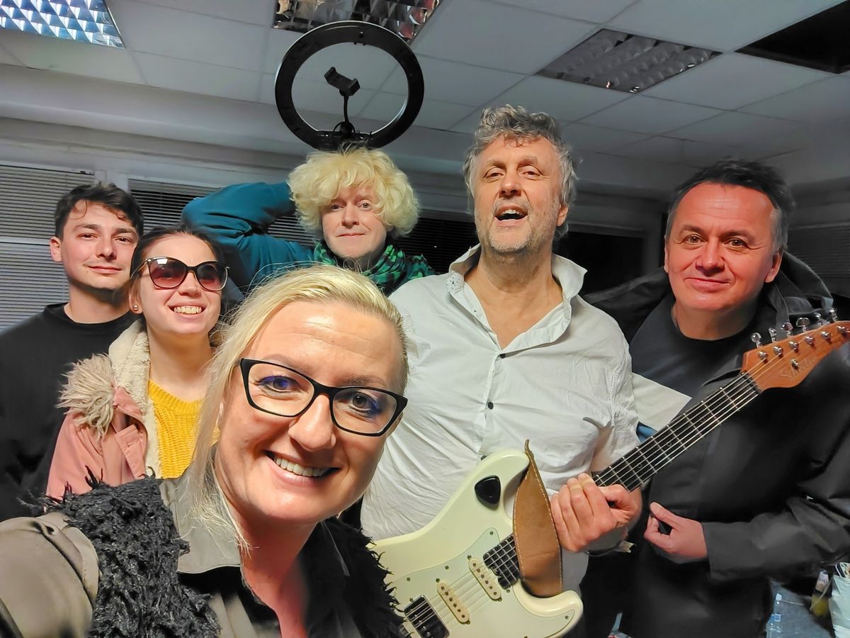 betiltott dalok, miskolc, koncert, müller péter sziámi