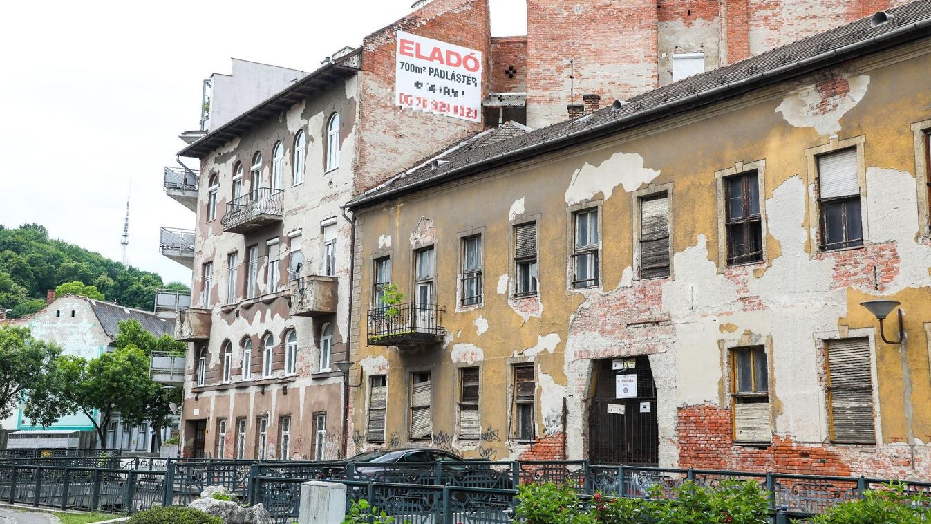 Eladó a főutcát csúfító, hajdanvolt Aranycsillag egy része (fotókkal)