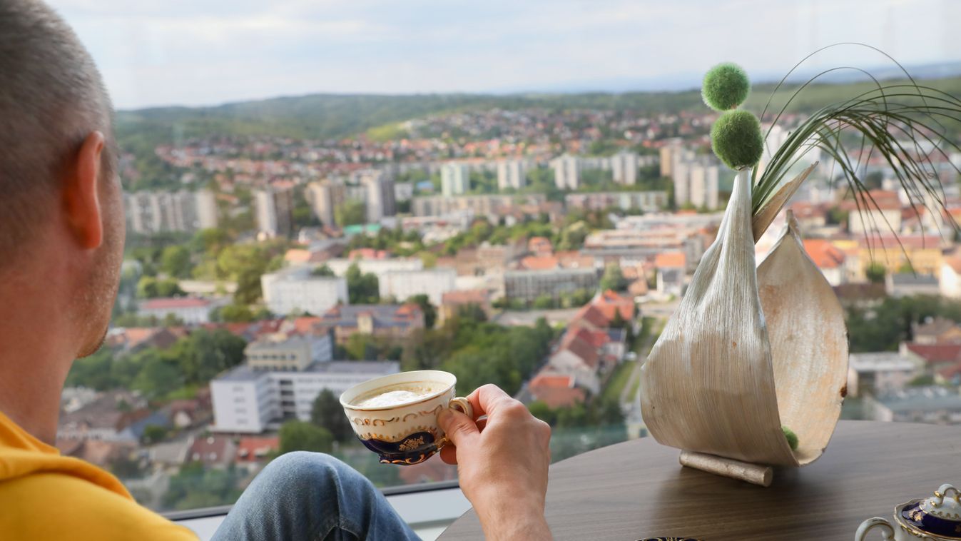 Csak ennyi időre nyitott újra az avasi kilátó kávézója - képek