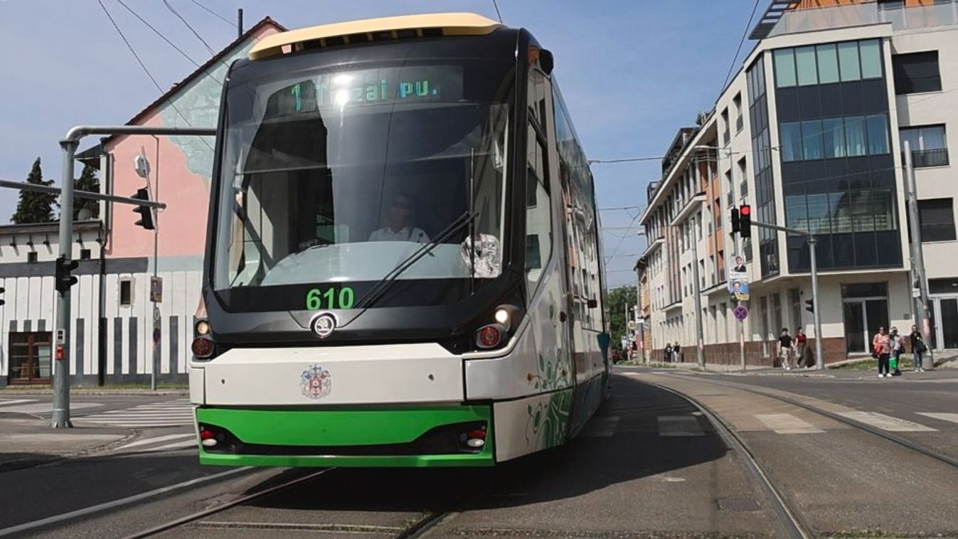 Egymillió kilométert tettek meg baleset nélkül a miskolci villamos- és buszsofőrök