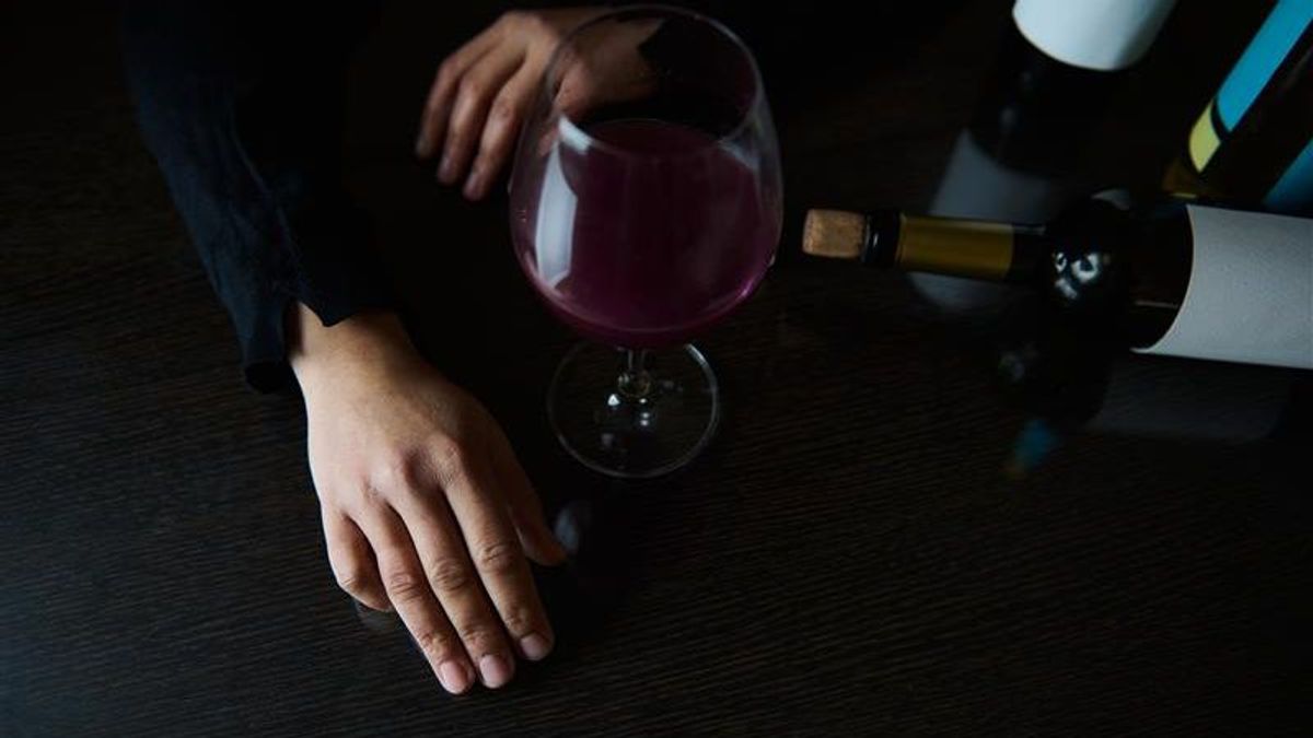 3 nő és 1 férfi egy borsodi lakásban: te sem hinnéd, mi lett a közös estéből