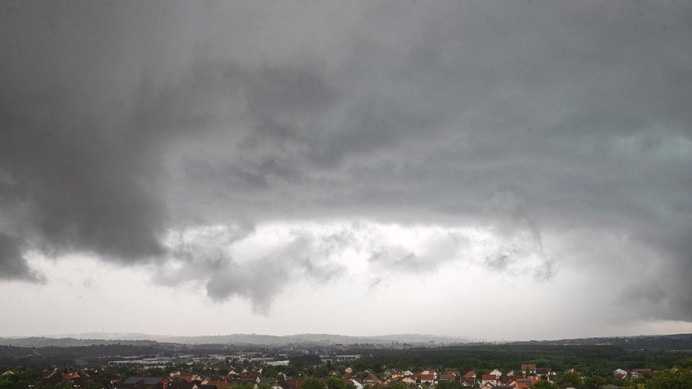 Kiadták a figyelmeztetést Borsodban! Hatalmas zivatar hűt le a kánikulában