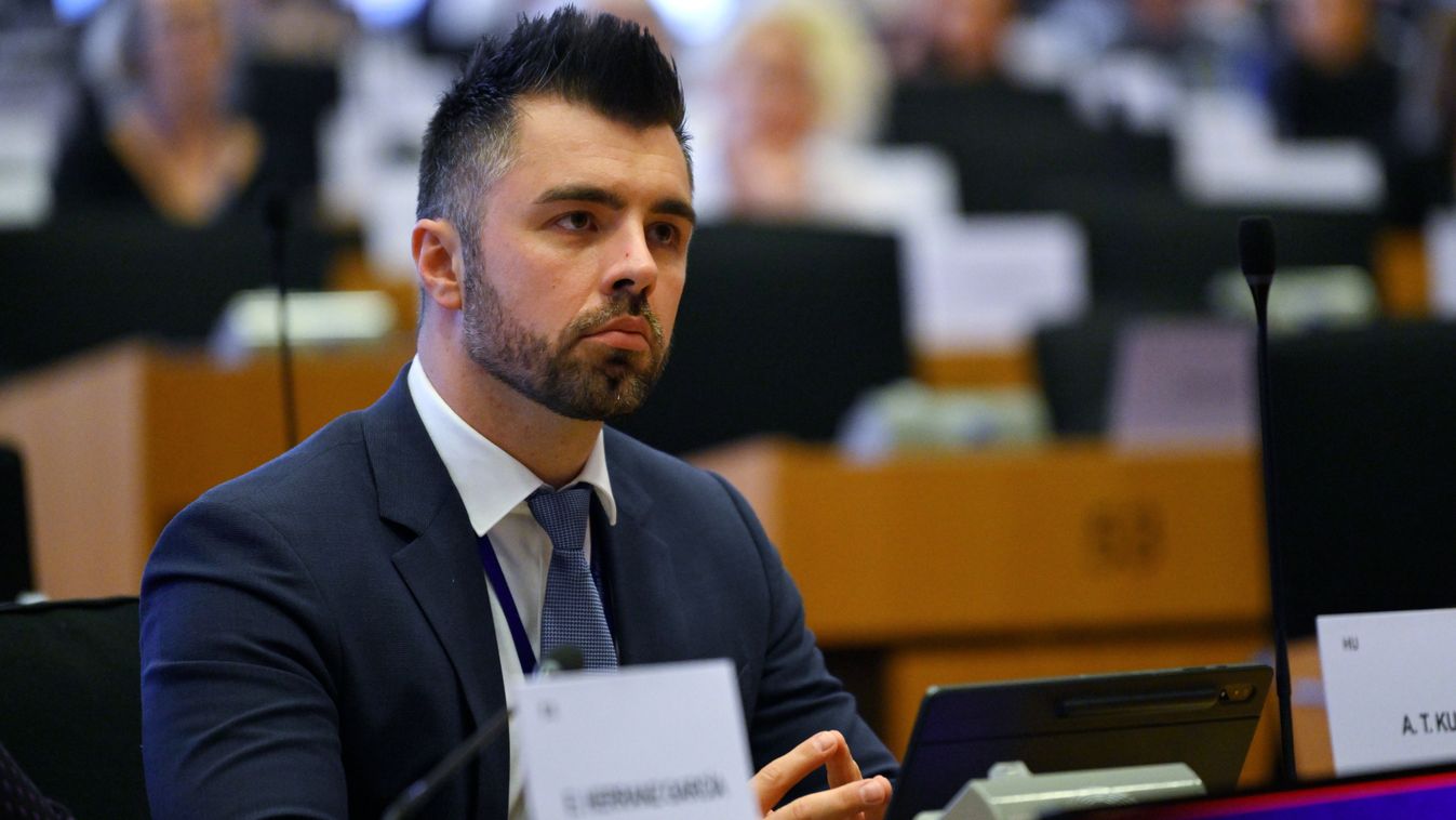 Takács Péter egészségügyi államtitkár felmosta a padlót a tiszás Kulja Andrással