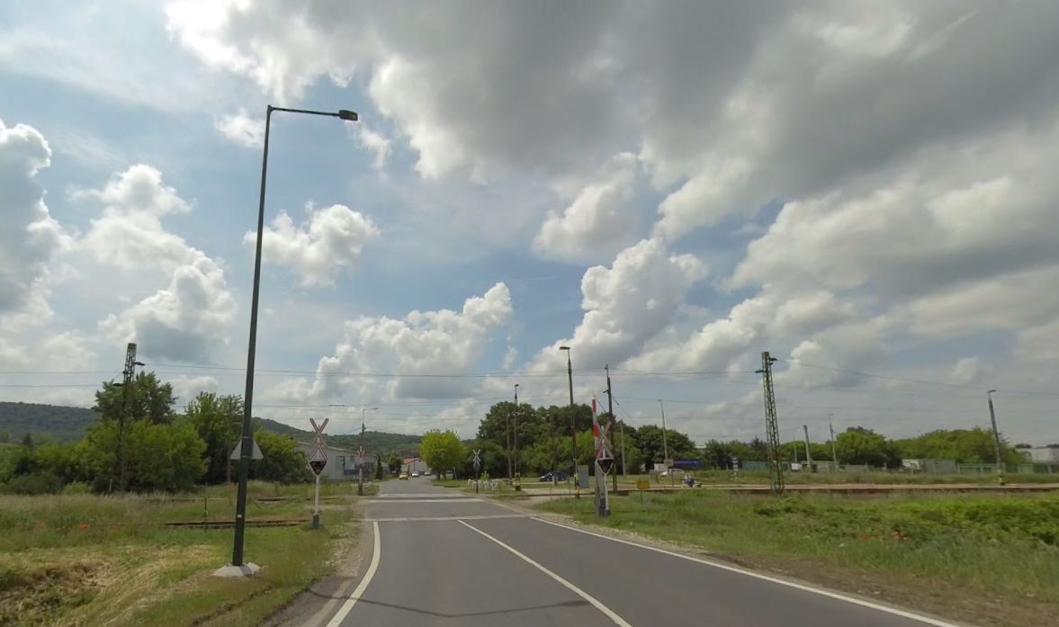 Lezárják a Múcsonyi úti vasúti átjárót Kazincbarcikán google maps
