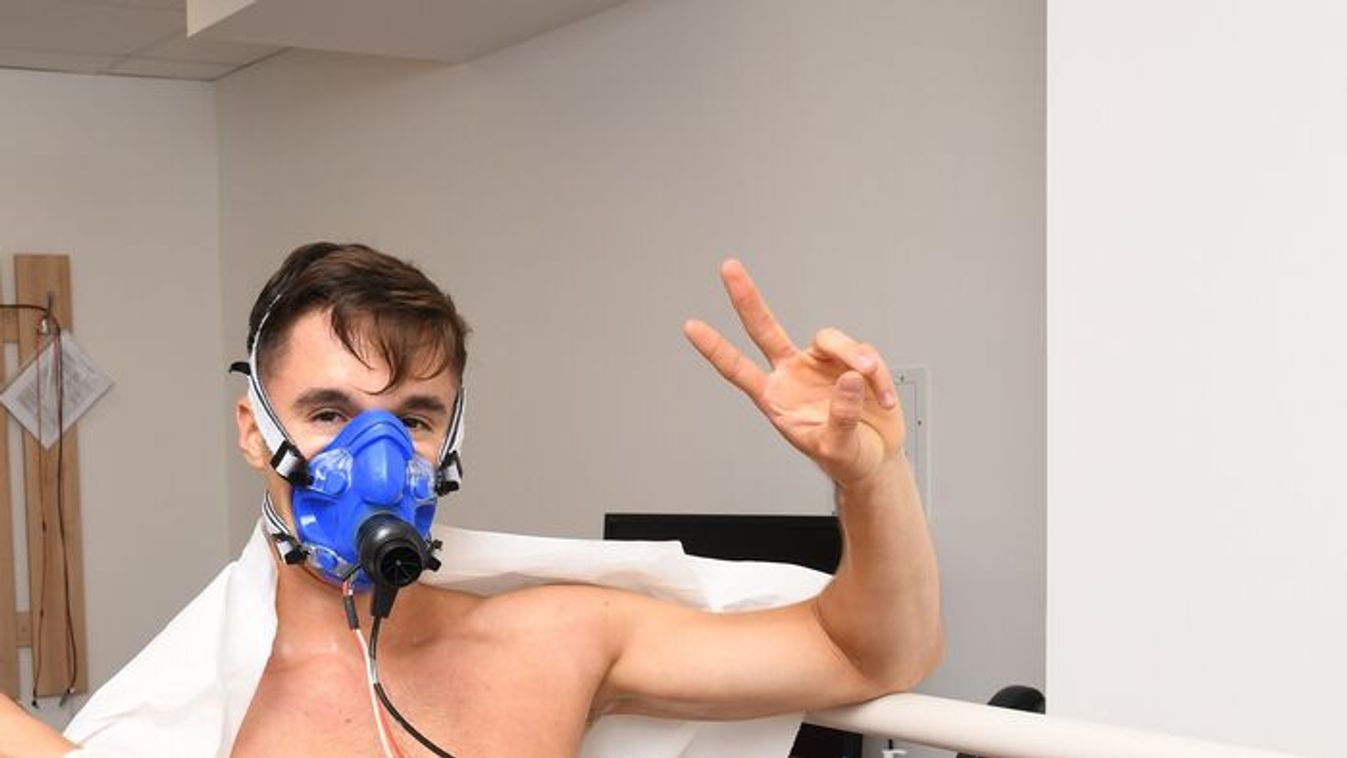 A helyi kemény mag tagja