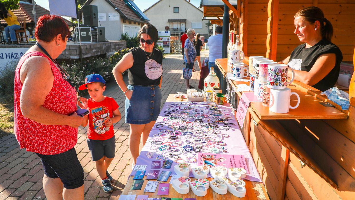Jubilált a termelői vásár. Most először pálinkafröccsöt is kóstolhatott, aki kilátogatott Ongára! - fotók, videó