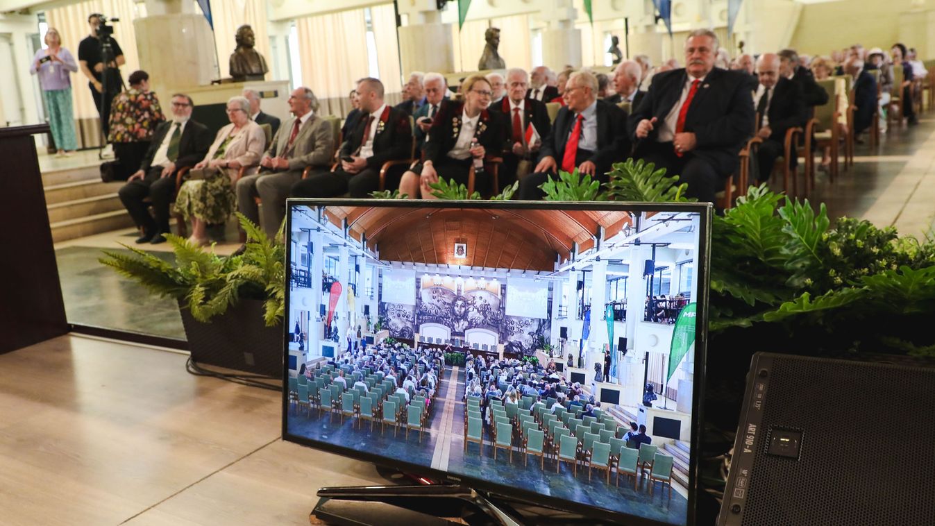Ünnepi szenátusülés keretében adták át a jubileumi diplomákat a Miskolci Egyetemen - fotók, videó!