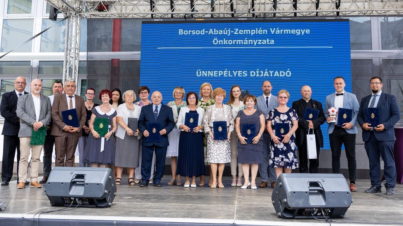 Díjat kaptak, akik sokat dolgoztak a vármegyéért. Itt a teljes névsor, övék idén az elismerés + fotók