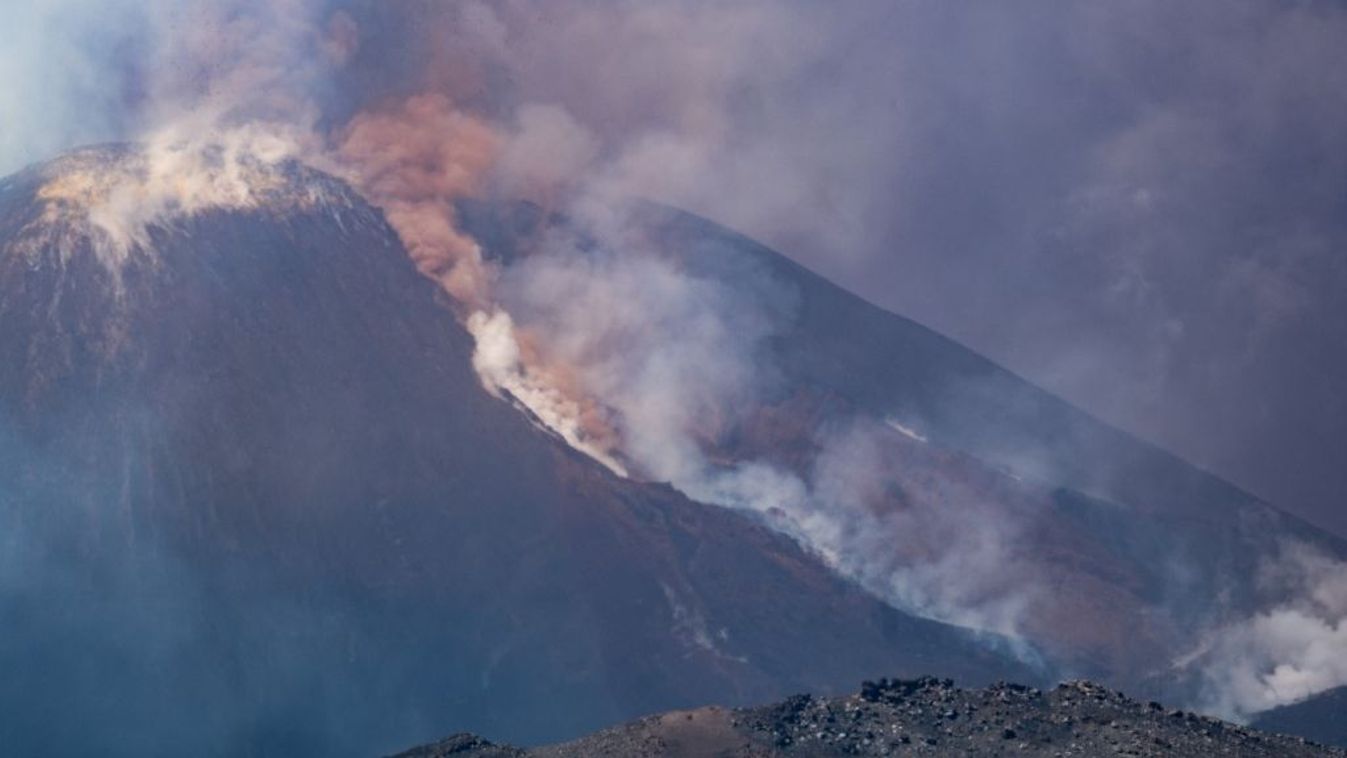 Turisták menekültek az Etna kitörése elől (videó)