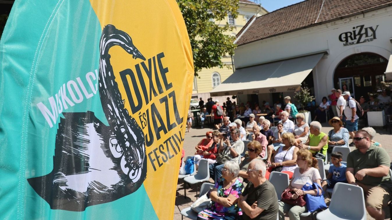 Hajszál híján a Boon másik fotósát is behúzta a dixie muzsika – Bossanovával búcsúzott a Miskolci Dixieland Band (fotók, videó)