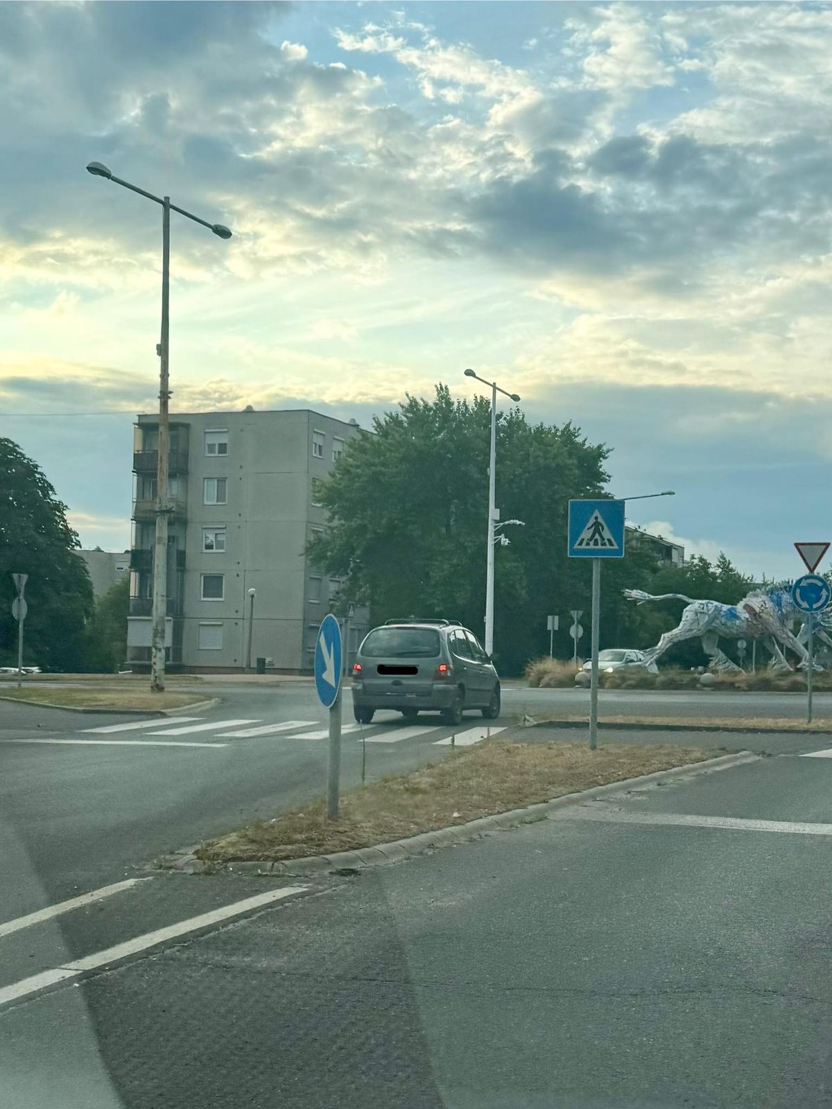 Forgalommal szemben a kazincbarcikai körforgalomnál