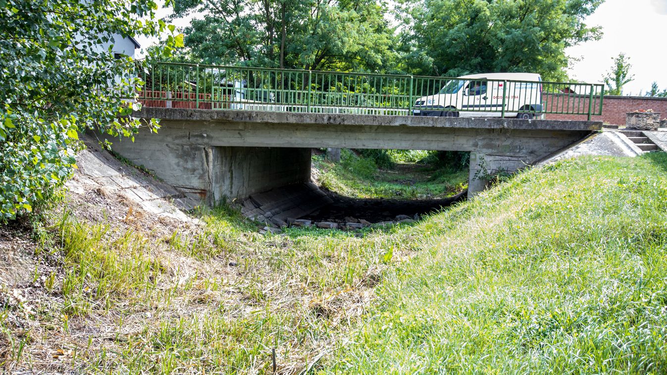 Itt patak folyt, most porzik az egész, brutális fotókon a borsodi szárazság + videók