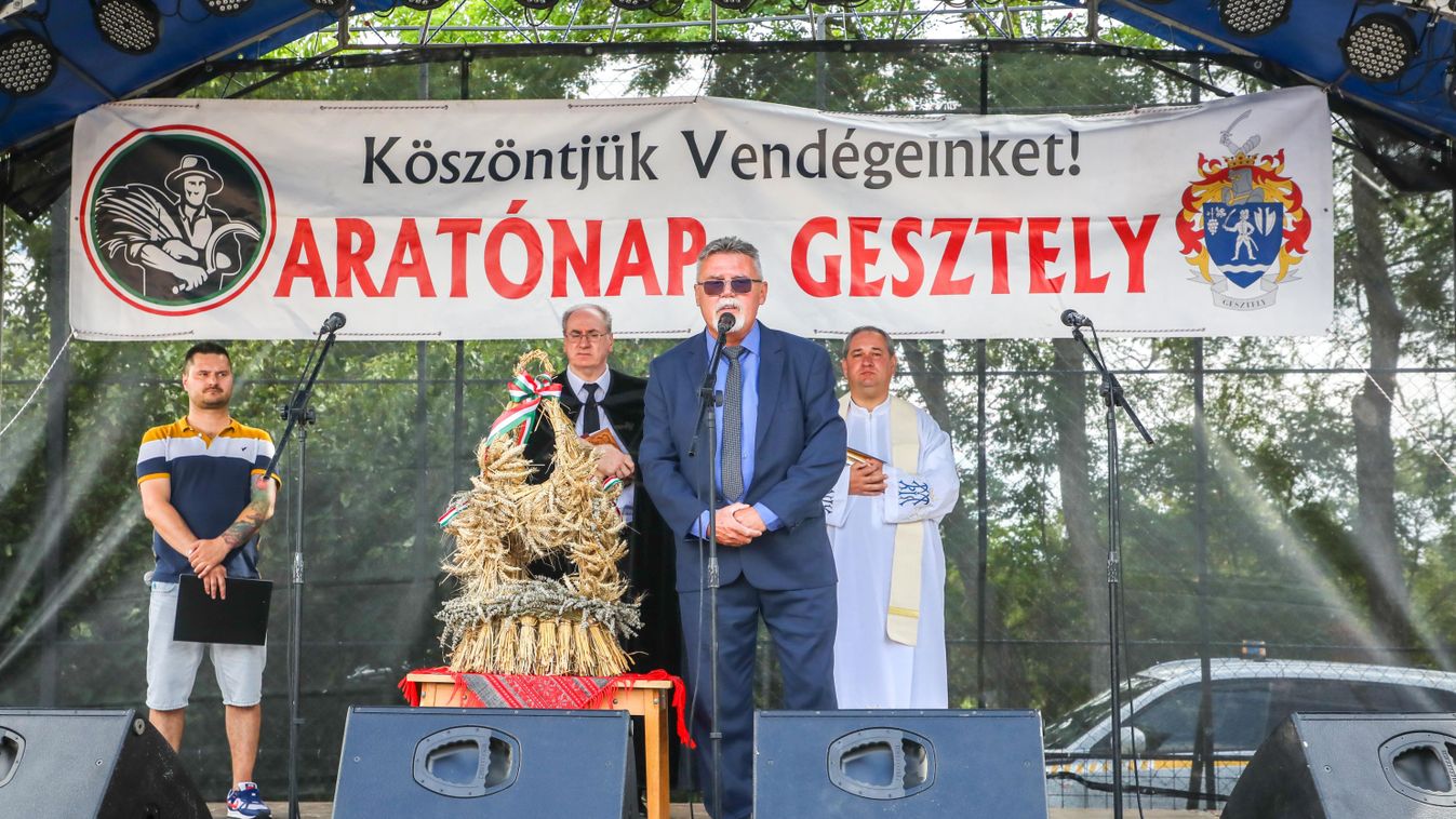 Aratónap Gesztelyen, díjazott polgárőrökkel