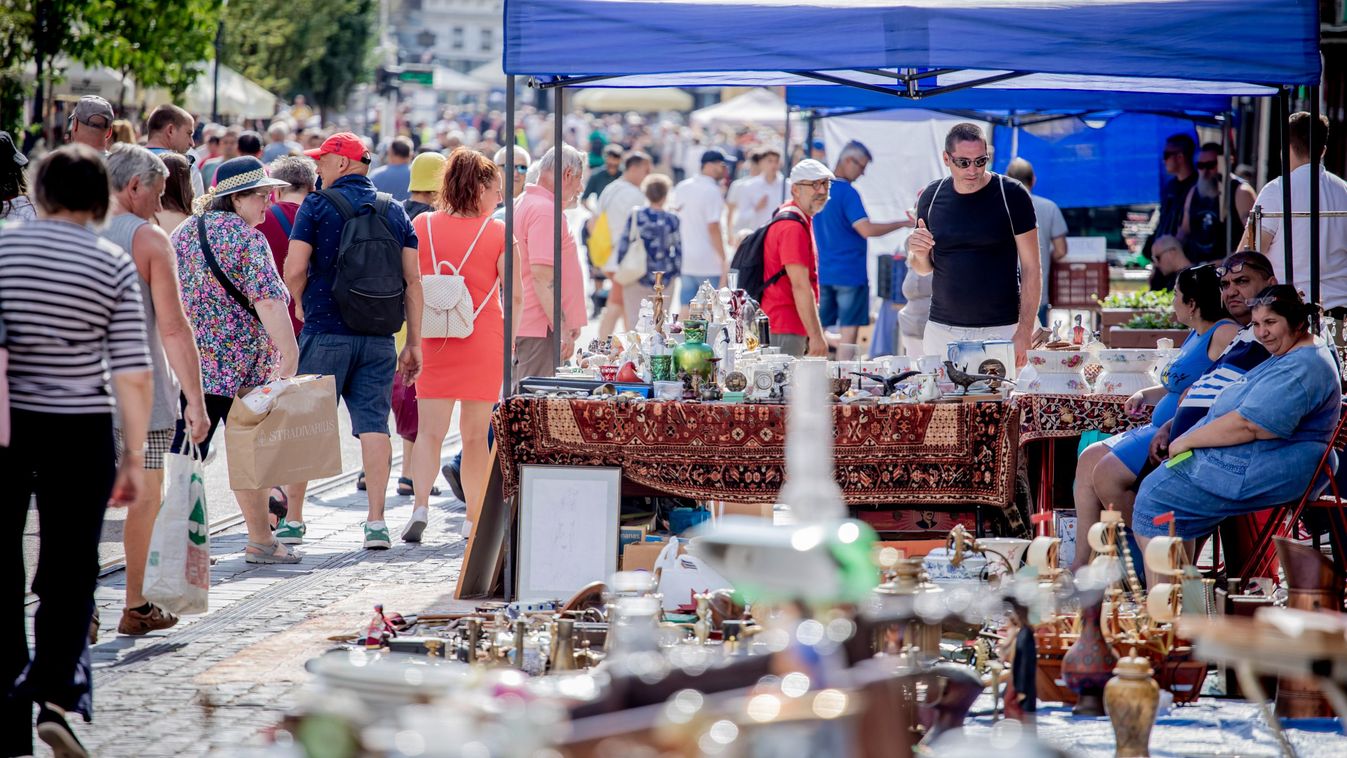 A napba nézni és zongorázni is lehetett a júliusi Miskolci Régiségvásáron - képek, videó