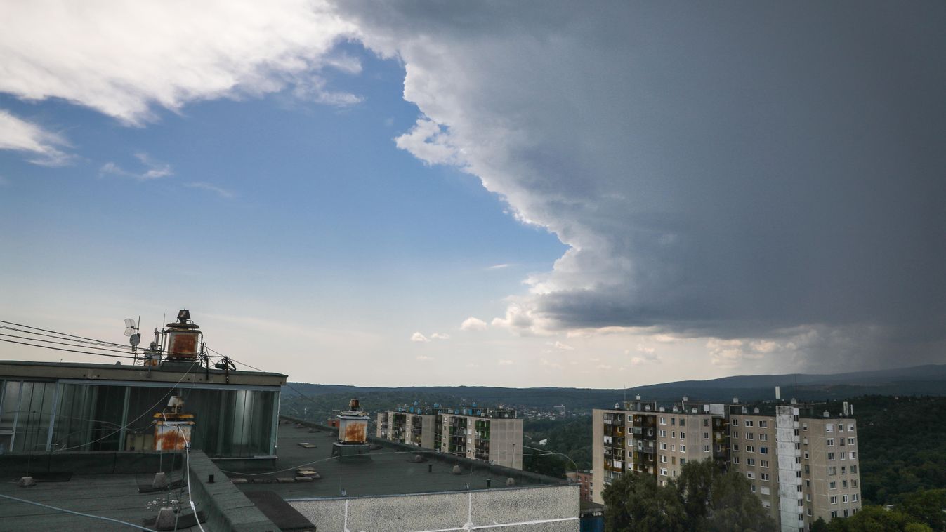 Jön a hidegfront! Brutálisan visszesik a hőmérséklet