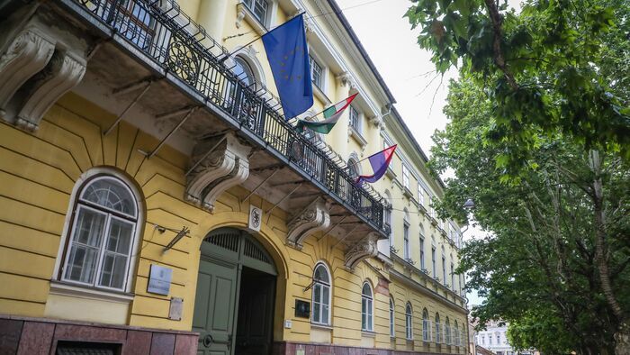 Felújítás előtt a vármegyeháza Miskolcon