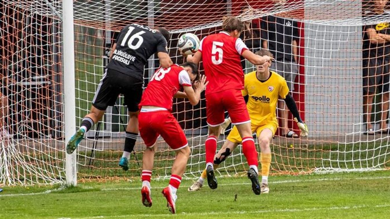 Hétközben sem szűnik a fociláz