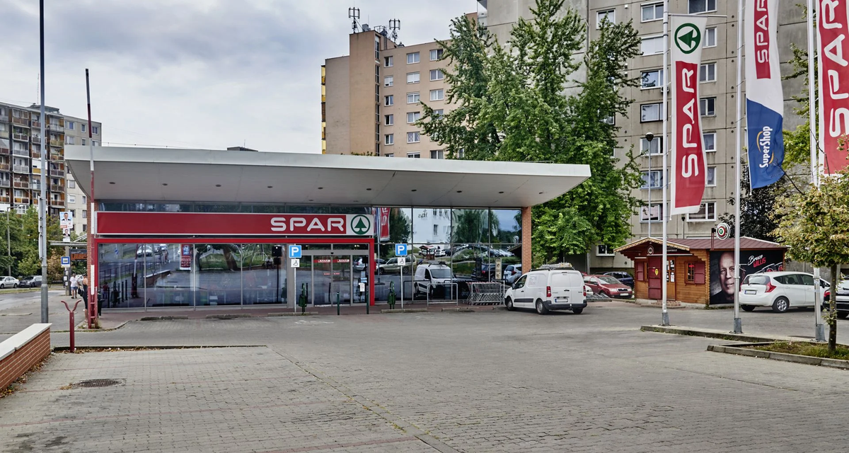 SPAR üzlet az Avason, külső felvétel a bejáratról
