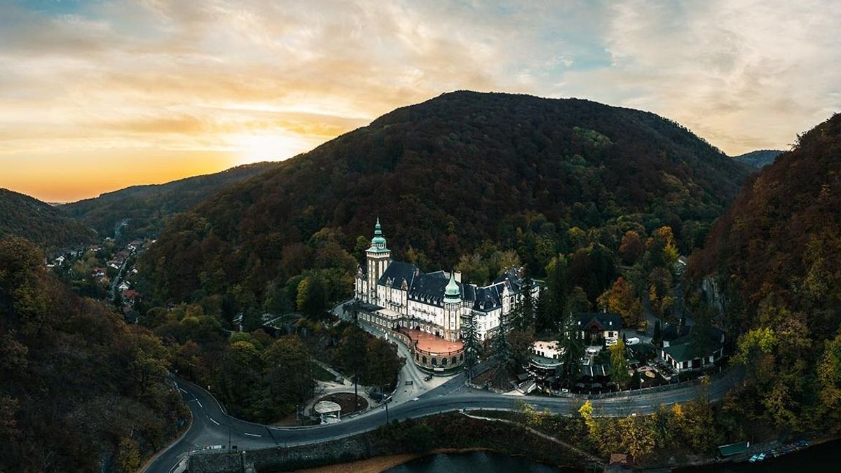 Elképesztő látványt nyújt víz nélkül a Hámori-tó!