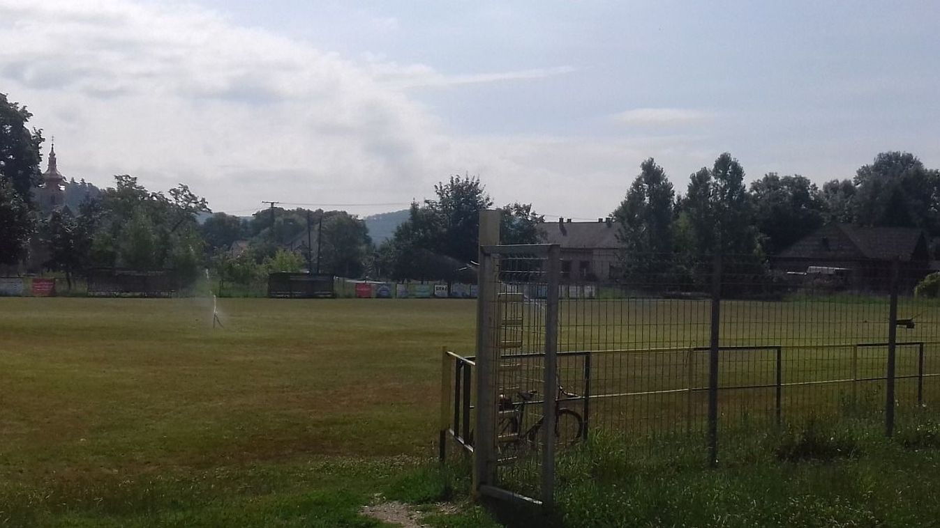 Durva! Zárt kapuk mögött kell játszaniuk, két játékosukat jövő nyárig nélkülözniük kell