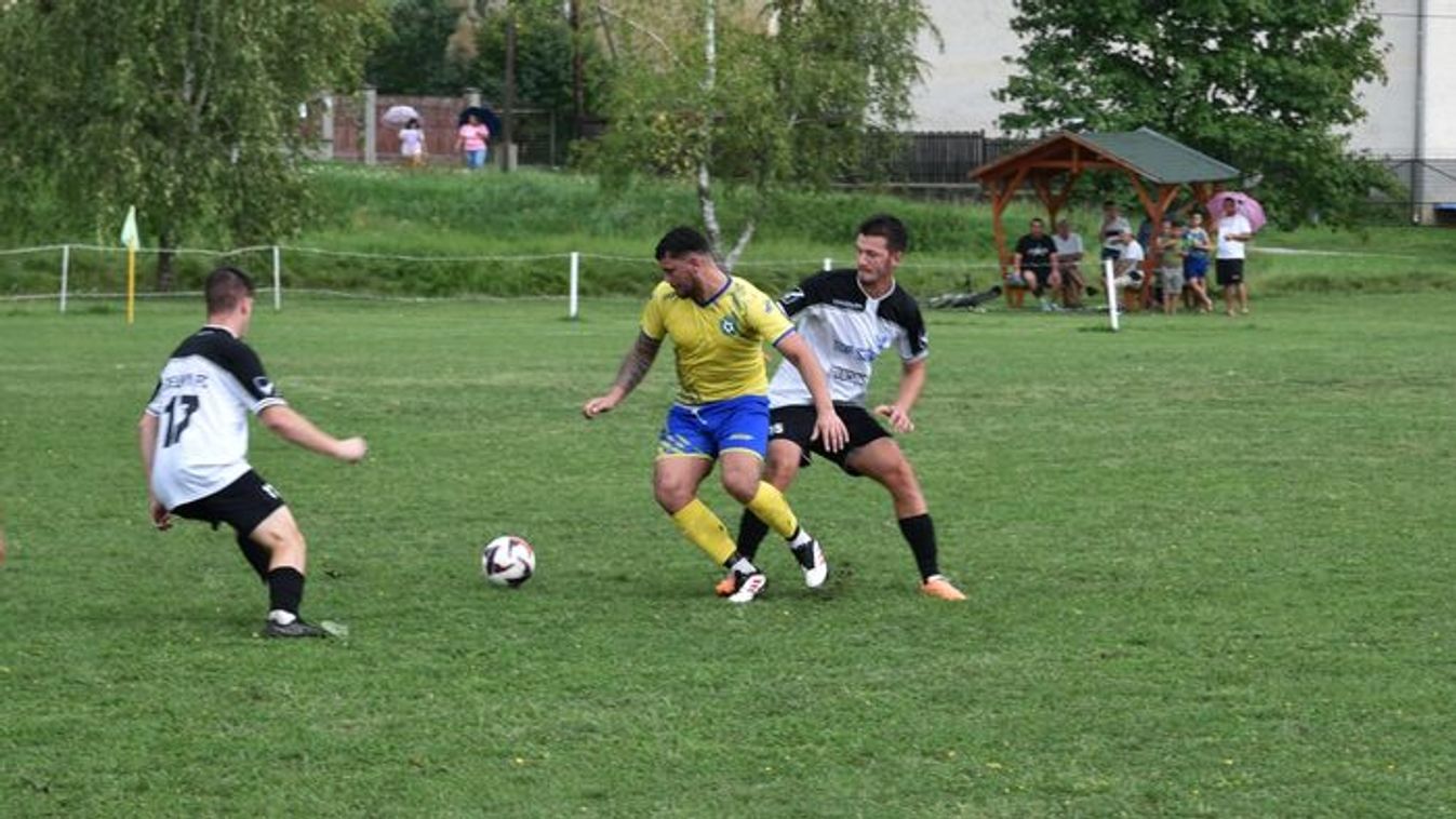 Levelet írt az MLSZ-nek, a válasz után pezsgőt bonthatott + fotók, videó