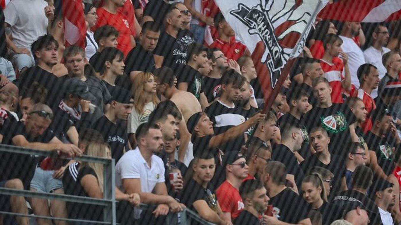 Mind a négy szombaton és háromtól