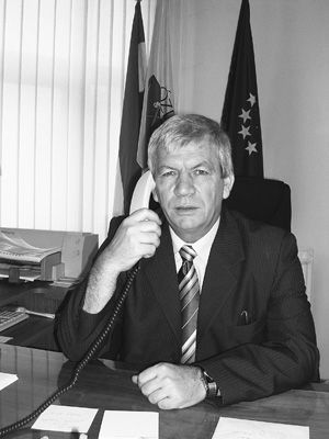 Ózd polgármestere volt évekig Benedek Mihály.