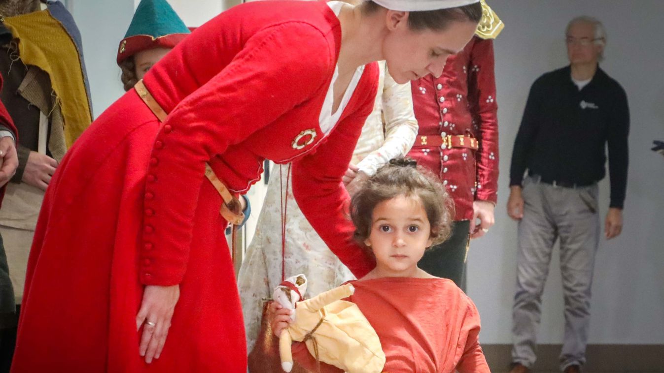 Középkori divatbemutató és kalapos kalandozás a Herman Ottó Múzeumban –...