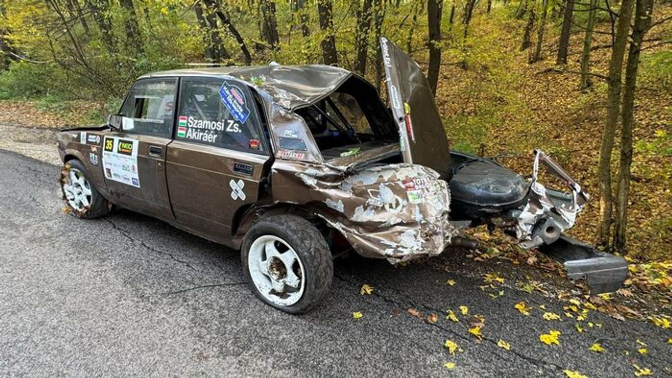 Videón a bukás: Füst, por és dráma Parasznyán – két baleset is történt a rallyn már