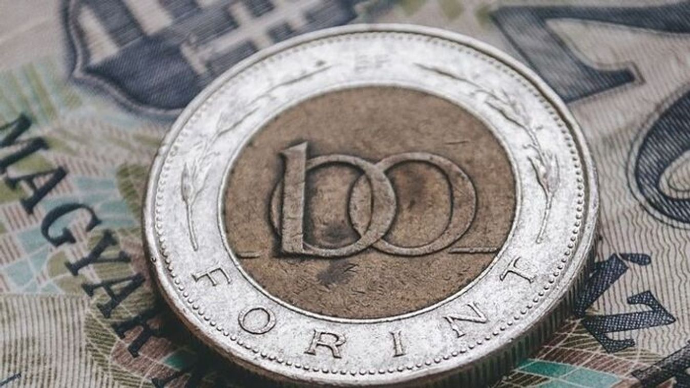 Nyugdíjas, fiatal, szülő és gyermek – ha van 100 forintjuk, ezt nem hagyhatják ki