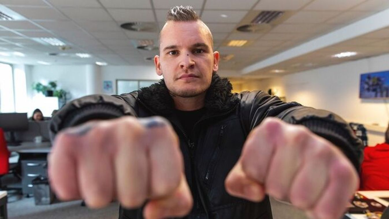 Ön ismeri? Kamerák előtt ütötték ki az emődi biztonsági őrt