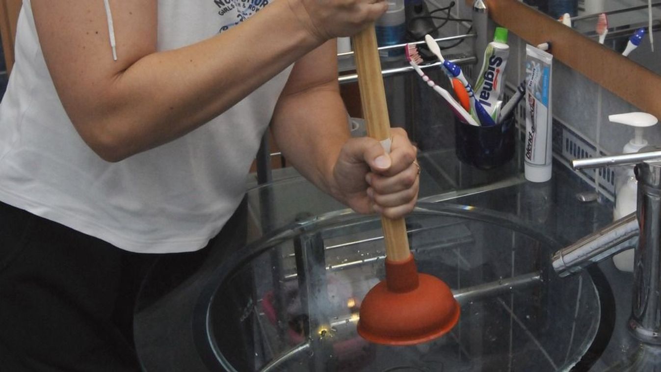 Milliós számla a semmire Miskolcon? Maffiamódszerekkel vernek át a kamu duguláselhárítók, itt az élő példa!