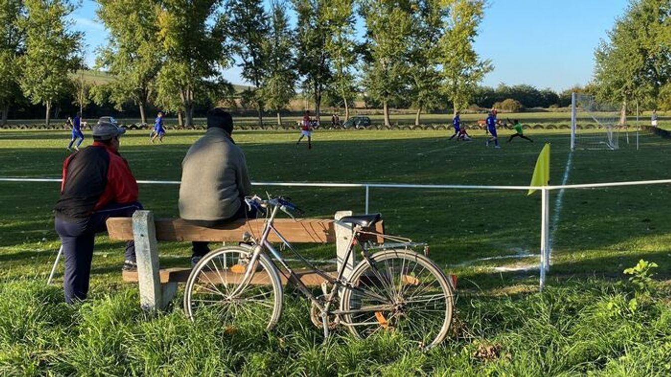 Aki ezt megnézi, egyből megyei focira vágyik – Hangulatos képek Tornyosnémetiből